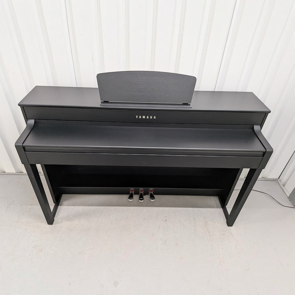 Đàn piano điện TÂN NHẠC CỤ Yamaha CLP535 màu đen sang trọng với thiết kế thùng đàn hiện đại