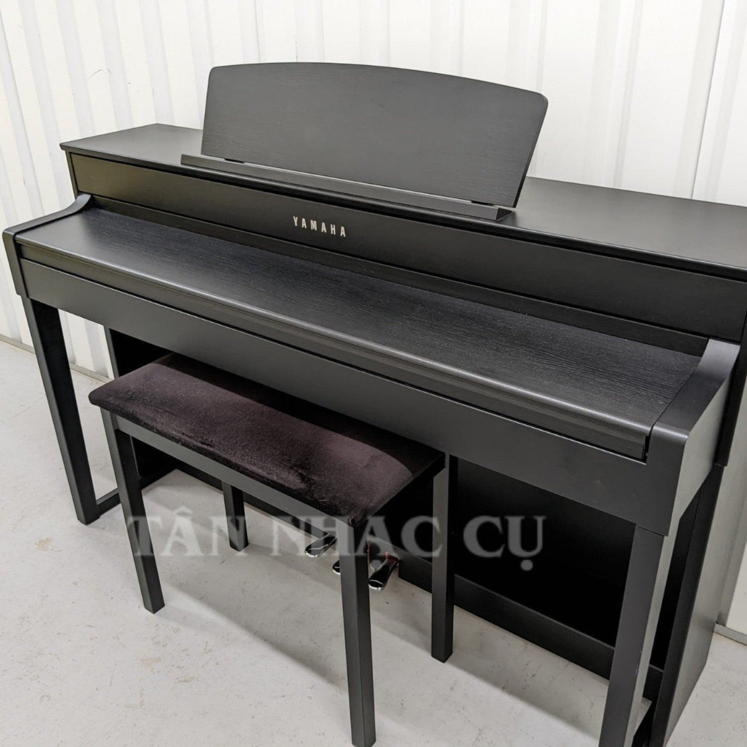 Đàn piano điện Yamaha CLP545 màu đen sang trọng với bàn phím gỗ NWX tại Tân Nhạc Cụ