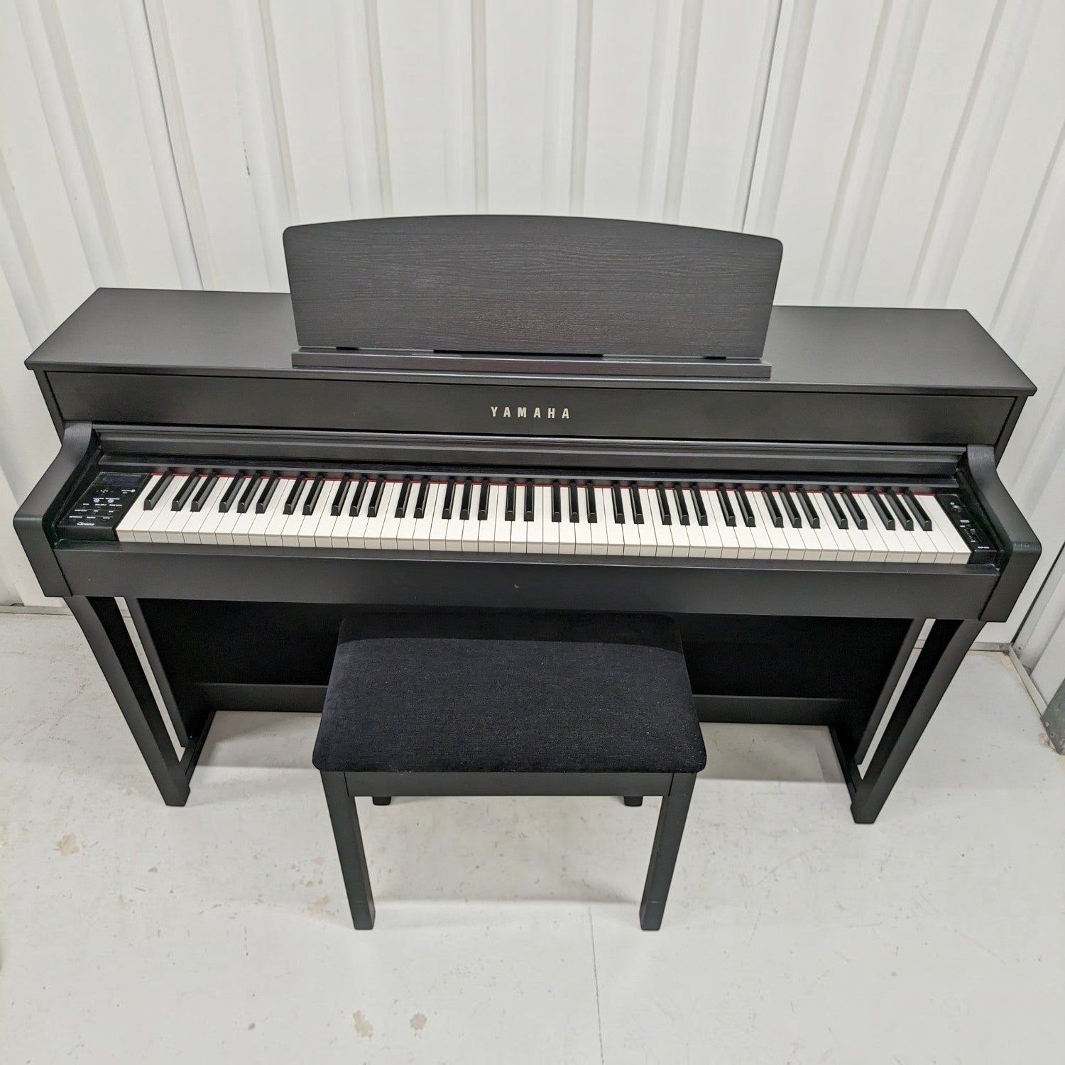 Đàn piano điện Yamaha CLP-645 màu đen sang trọng với bàn phím gỗ NWX tại TÂN NHẠC CỤ
