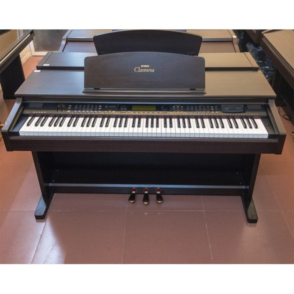 Đàn piano điện TÂN NHẠC CỤ Yamaha CVP-103 màu gỗ cẩm lai sang trọng với 88 phím GH và màn hình LCD hiển thị
