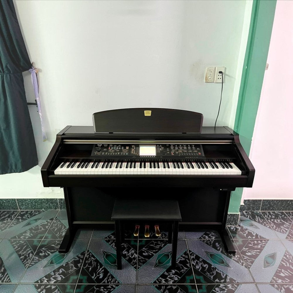 Đàn piano điện Yamaha CVP-206 màu nâu gỗ tại Tân Nhạc Cụ với bàn phím búa GH và màn hình màu hiển thị