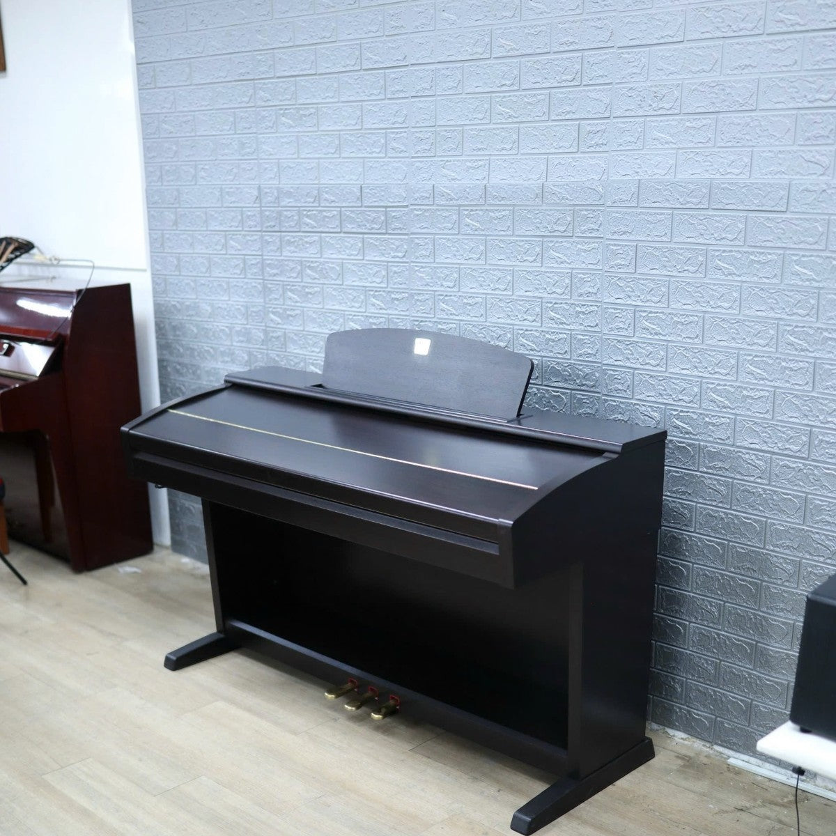 Đàn piano điện Yamaha CVP-403 màu nâu gỗ sang trọng tại showroom TÂN NHẠC CỤ