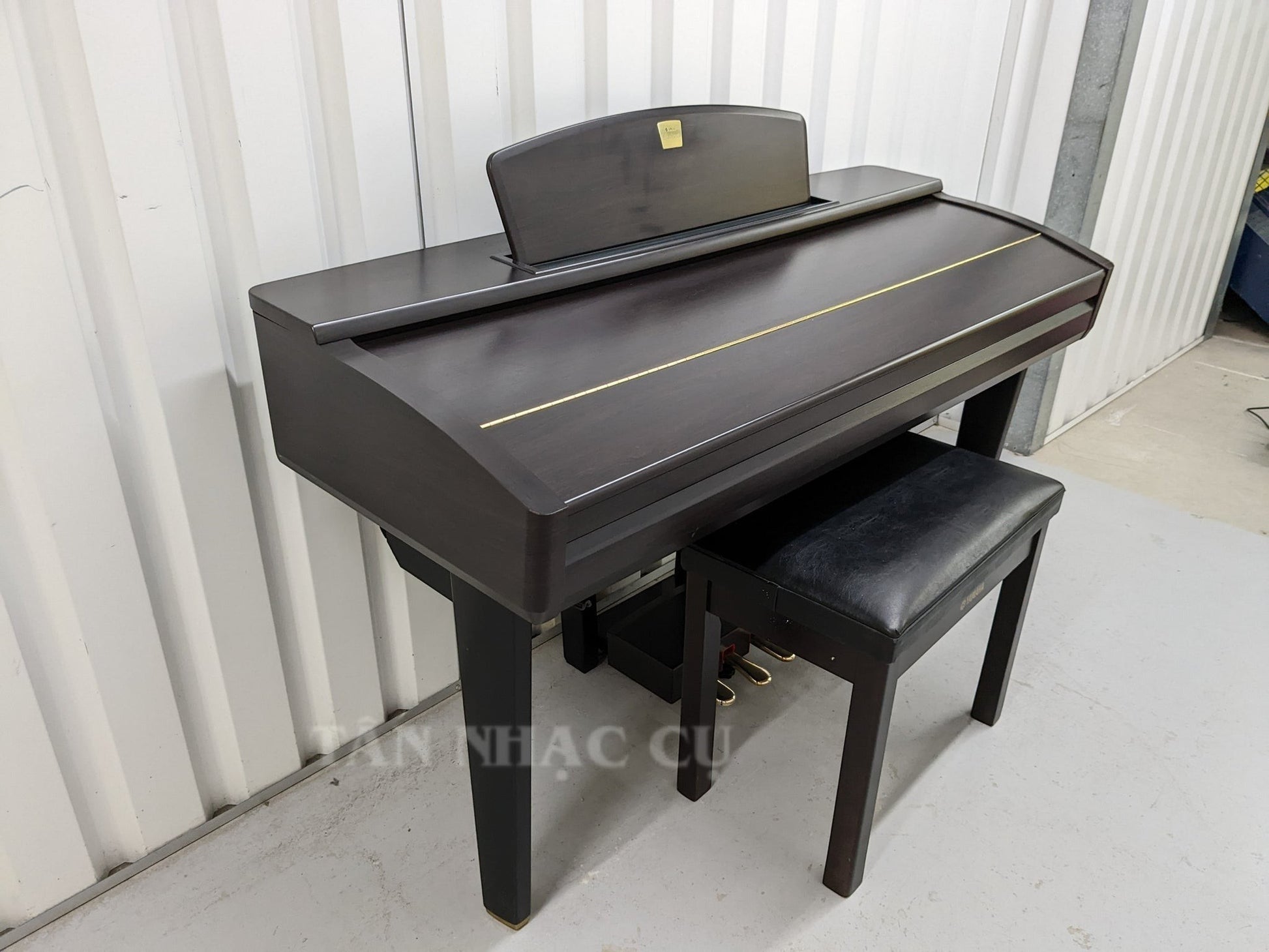 Đàn piano điện TÂN NHẠC CỤ Yamaha CVP-407 cũ màu nâu gỗ sang trọng với ghế ngồi đi kèm