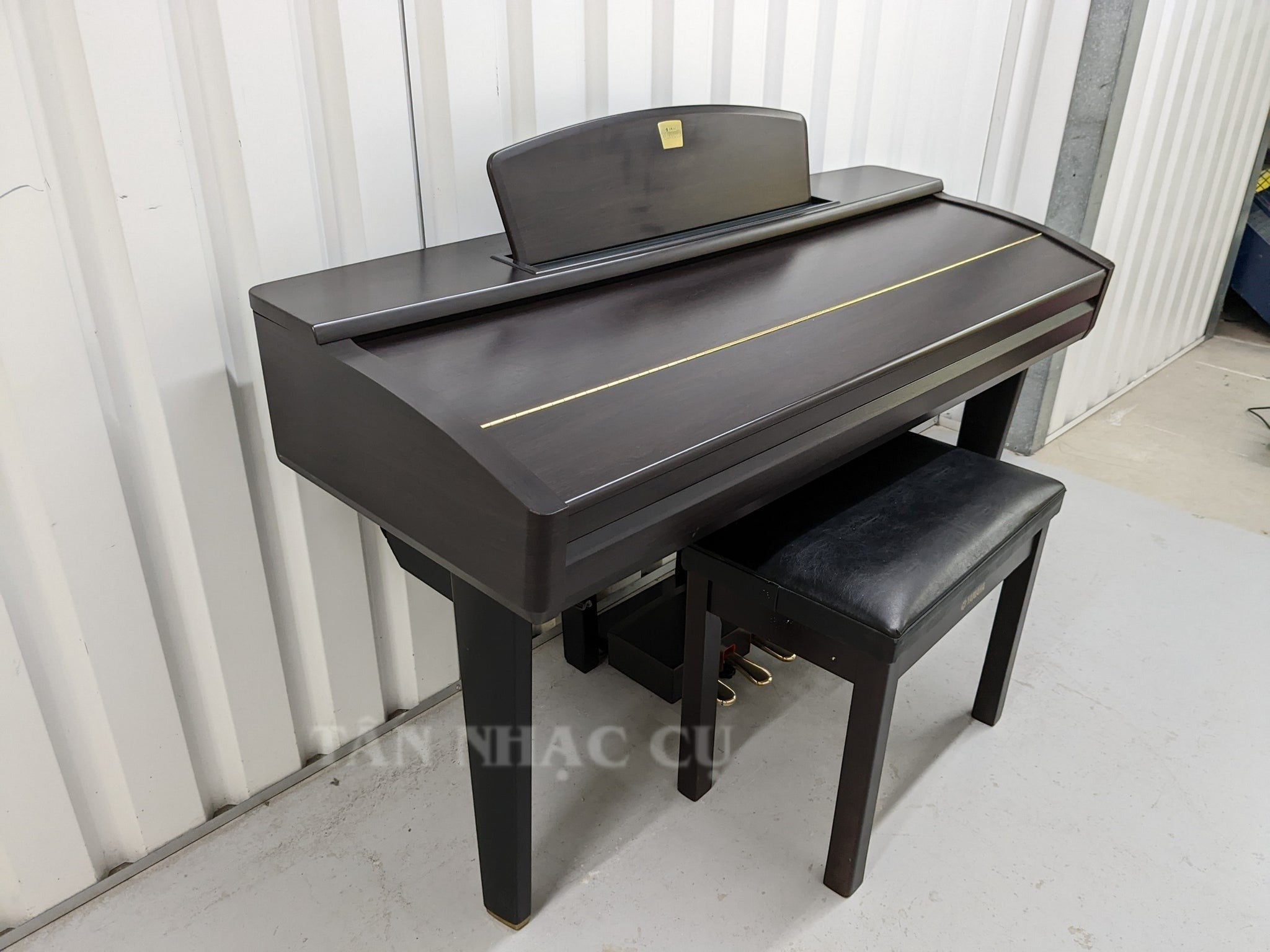 Đàn piano điện TÂN NHẠC CỤ Yamaha CVP-407 cũ màu nâu gỗ sang trọng với ghế ngồi đi kèm