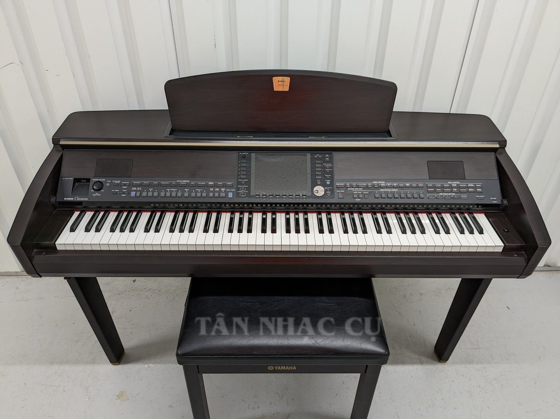 Đàn piano điện TÂN NHẠC CỤ Yamaha CVP-407 màu nâu gỗ với bàn phím gỗ Natural Wood và màn hình điều khiển trung tâm