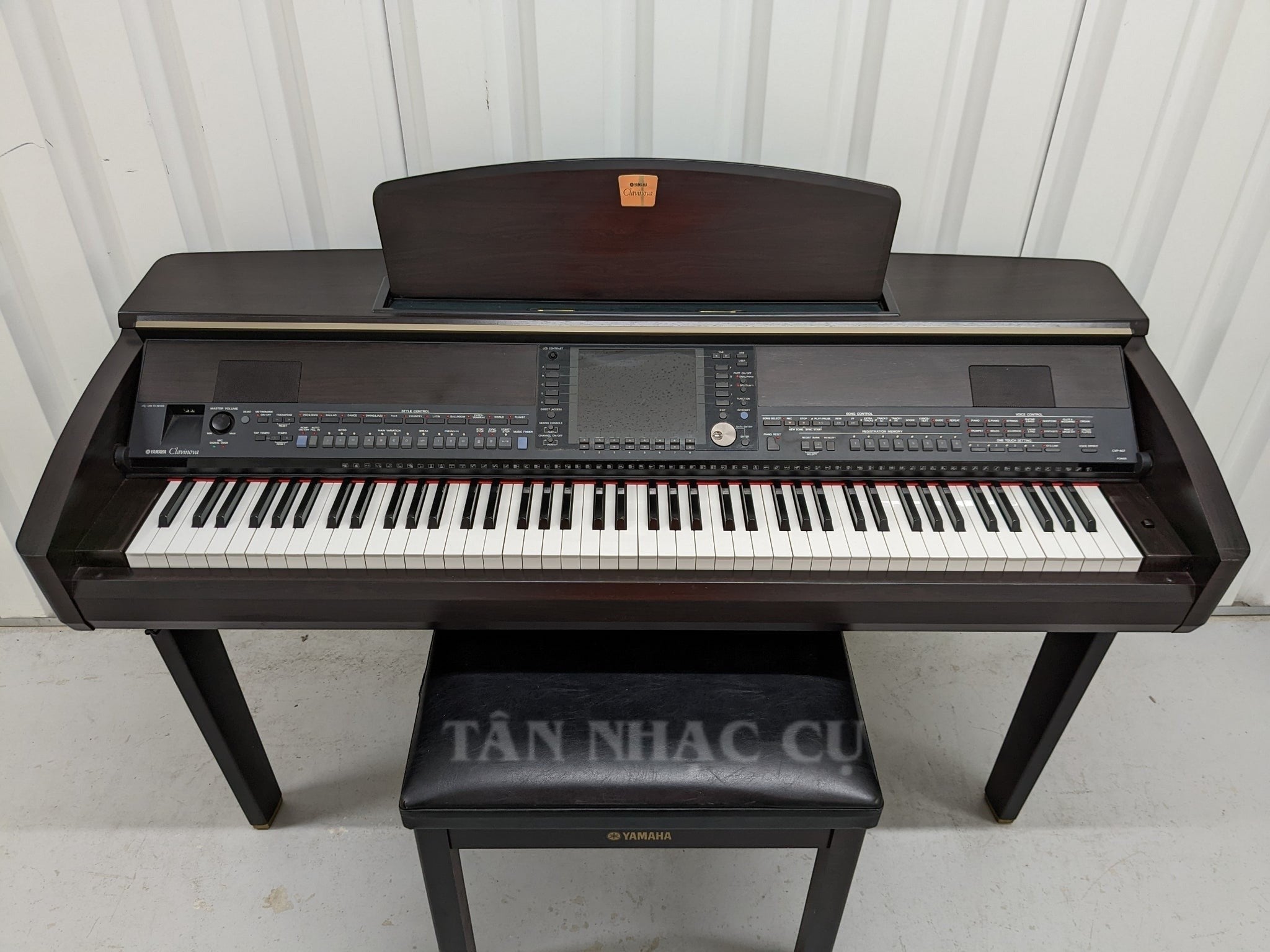 Đàn piano điện TÂN NHẠC CỤ Yamaha CVP-407 màu nâu gỗ với bàn phím gỗ Natural Wood và màn hình điều khiển trung tâm