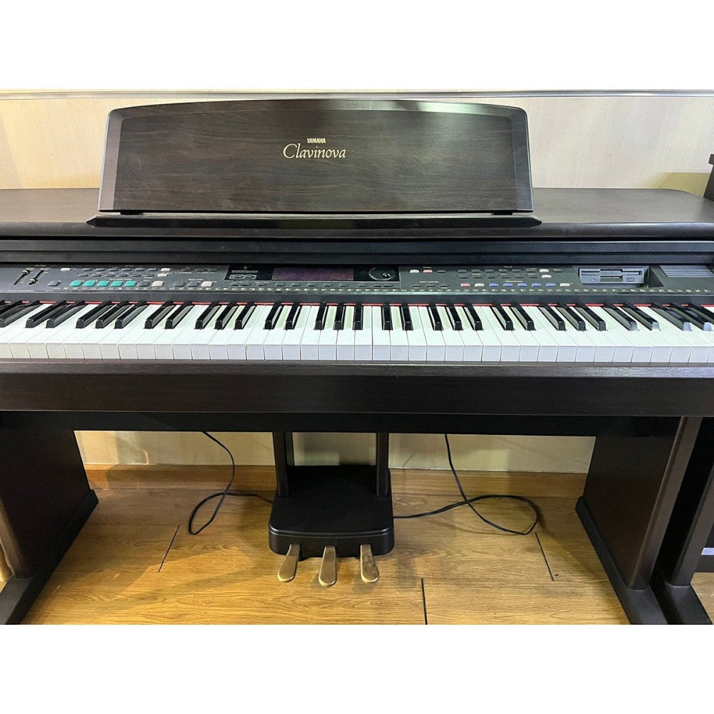 Đàn piano điện Yamaha CVP-69 cũ dáng tủ màu nâu gỗ sang trọng tại TÂN NHẠC CỤ