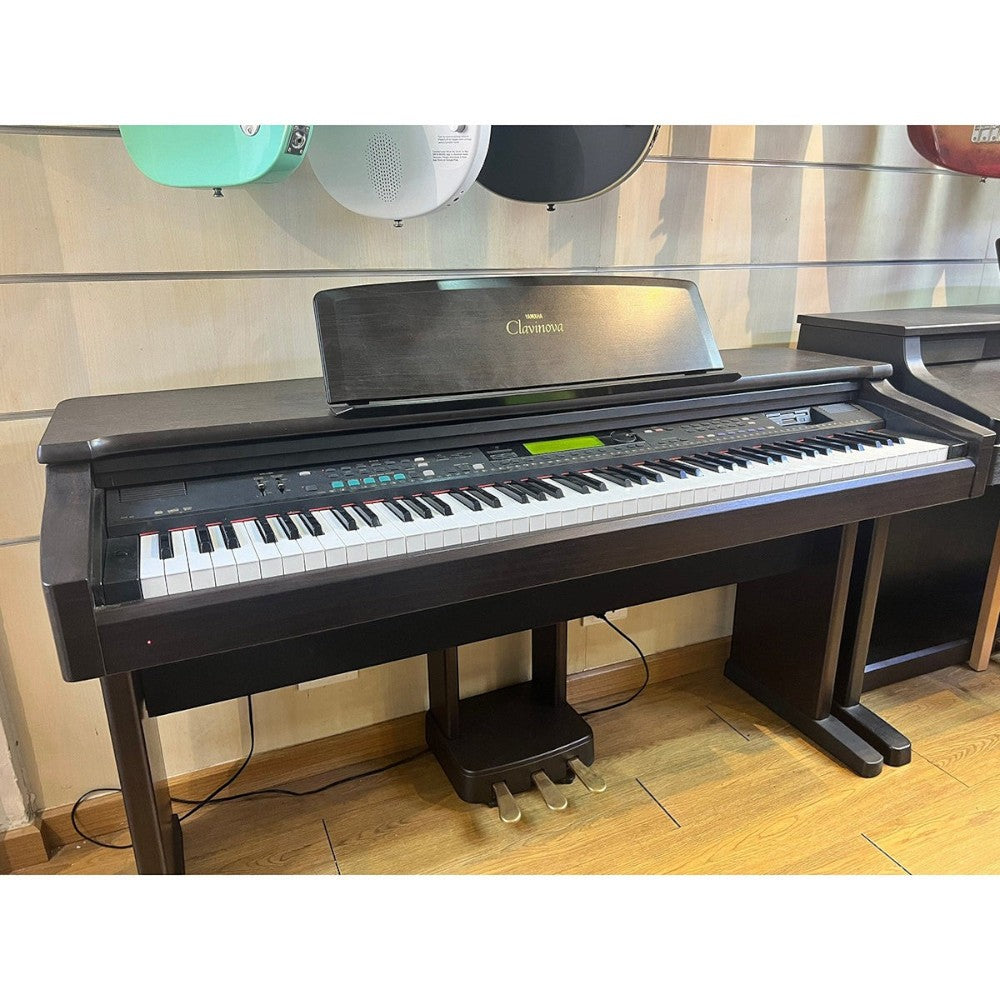 Đàn piano điện Yamaha CVP-69 màu nâu gỗ sang trọng tại TÂN NHẠC CỤ, thiết kế dáng tủ với bàn phím búa và bảng điều khiển