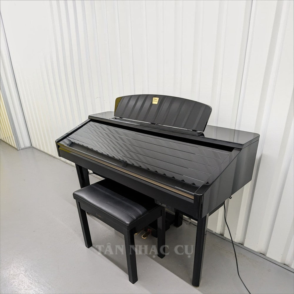 Đàn piano điện Yamaha CVP209PE màu đen bóng sang trọng tại TÂN NHẠC CỤ, thiết kế dáng tủ hiện đại với ghế đi kèm