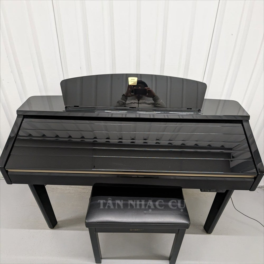 Đàn piano điện TÂN NHẠC CỤ Yamaha CVP209PE màu đen bóng sang trọng với thiết kế dáng tủ hiện đại