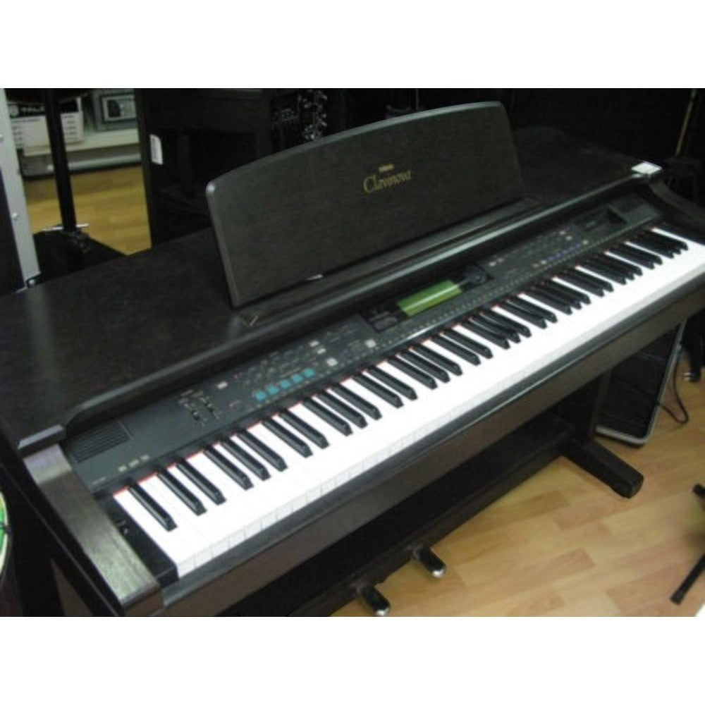 Đàn piano điện TÂN NHẠC CỤ Yamaha CVP59 màu đen dáng tủ cổ điển với 88 phím và màn hình LCD điều khiển