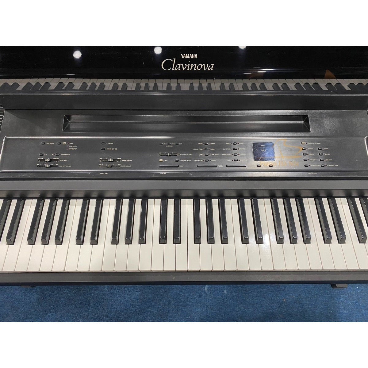 Đàn piano điện Yamaha CVP-6 màu đen tại TÂN NHẠC CỤ với bảng điều khiển đa năng và 88 phím đàn tiêu chuẩn