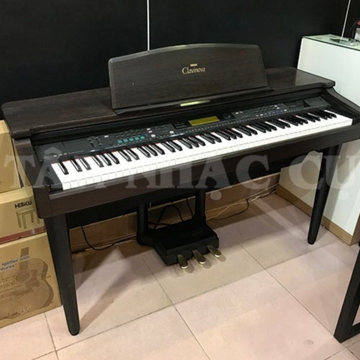 Đàn piano điện Yamaha CVP-79 màu nâu gỗ sang trọng, thiết kế dáng tủ với 88 phím búa tại cửa hàng TÂN NHẠC CỤ