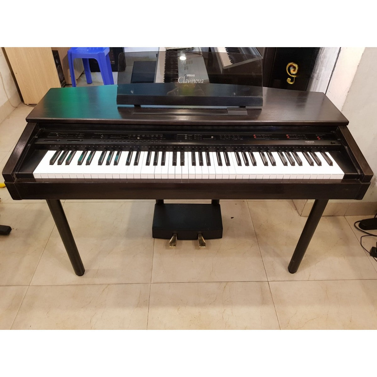 Đàn piano điện Yamaha CVP7 màu nâu gỗ cổ điển tại Tân Nhạc Cụ, thiết kế Clavinova với bảng điều khiển tích hợp