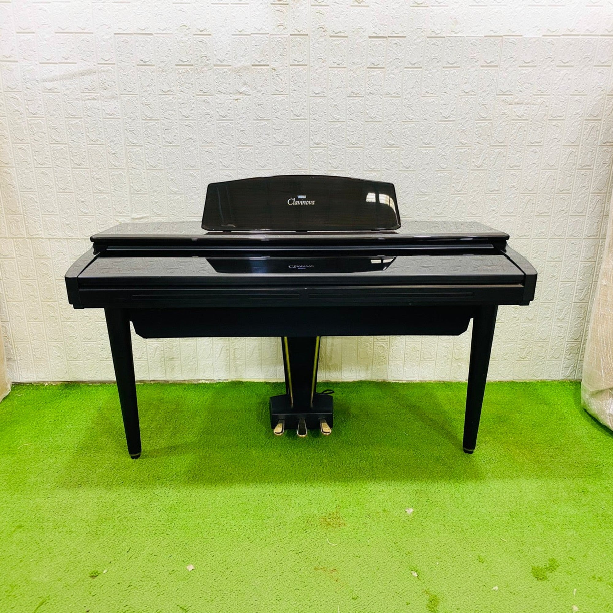 Đàn piano điện Yamaha CVP-89 màu đen sang trọng tại TÂN NHẠC CỤ, thiết kế dáng tủ cổ điển với 88 phím búa
