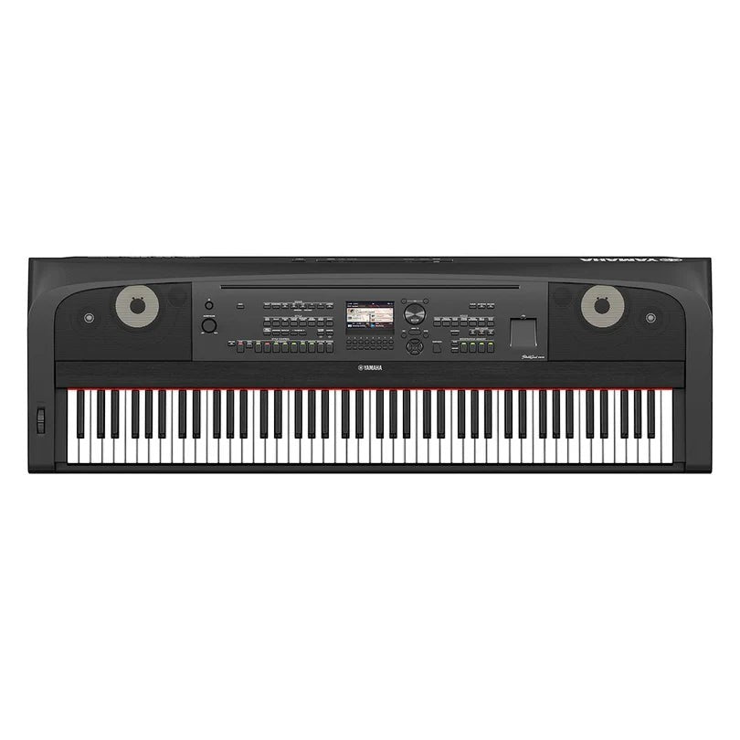 Đàn piano điện TÂN NHẠC CỤ Yamaha DGX670 màu đen với bàn phím 88 phím và màn hình điều khiển trung tâm