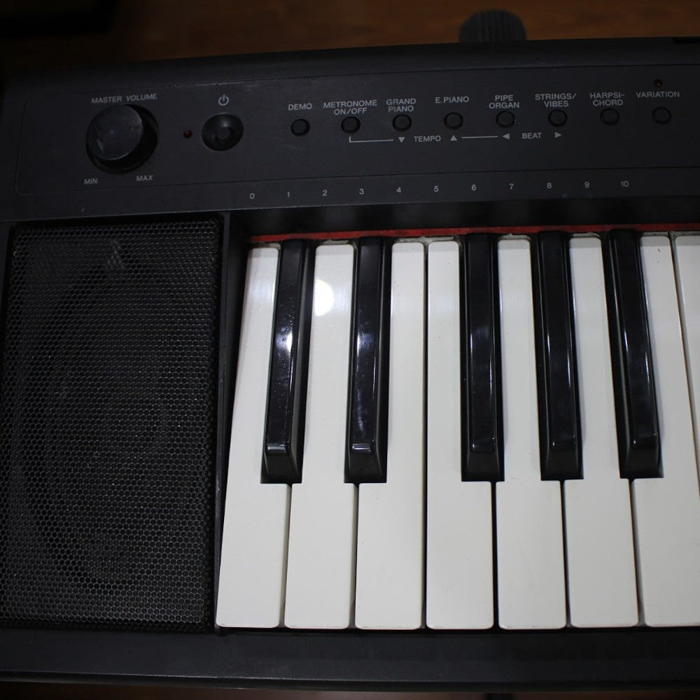 Bảng điều khiển và phím đàn piano điện Yamaha NP11 màu đen tại TÂN NHẠC CỤ