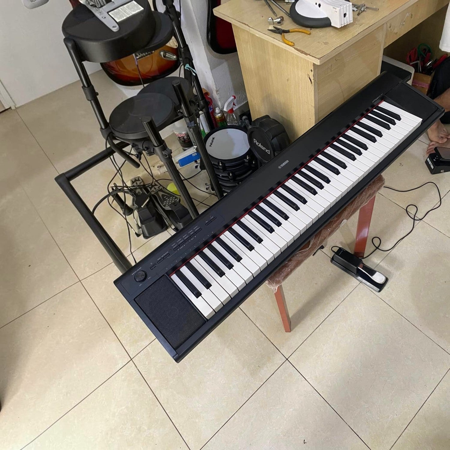Đàn piano điện Yamaha NP12 màu đen 61 phím gọn nhẹ tại cửa hàng TÂN NHẠC CỤ