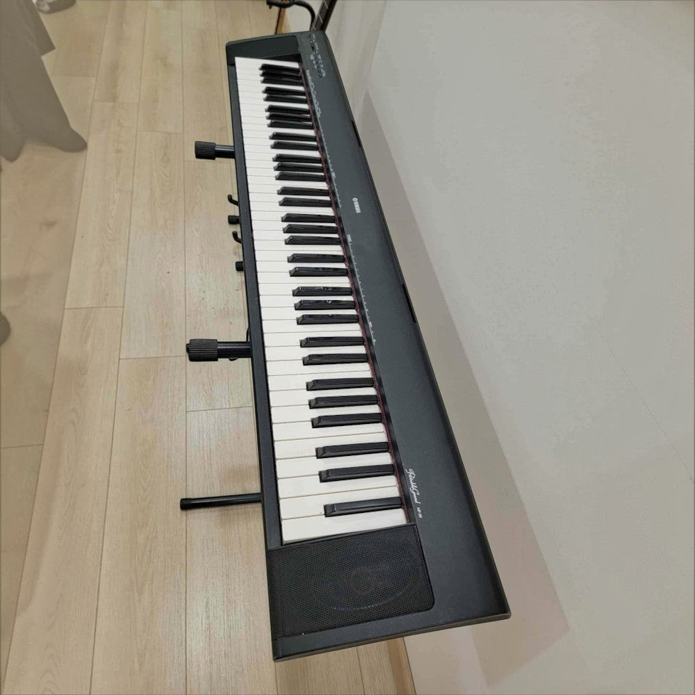 Đàn piano điện Yamaha NP30 màu đen thiết kế gọn nhẹ tại cửa hàng TÂN NHẠC CỤ