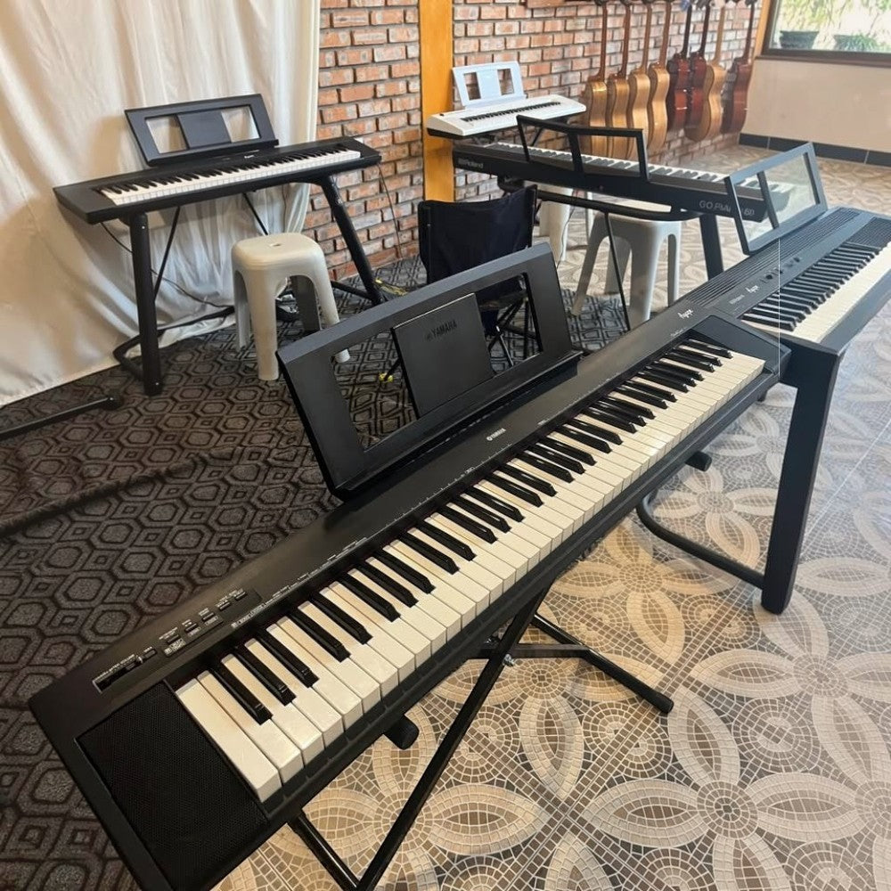 Đàn piano điện Yamaha NP30 màu đen tại showroom TÂN NHẠC CỤ với thiết kế 76 phím gọn nhẹ và hiện đại