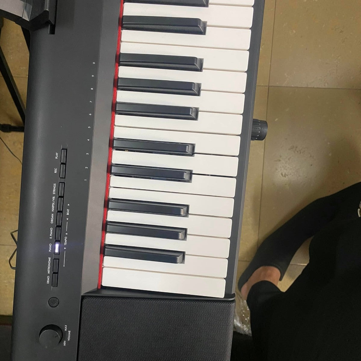 Đàn piano điện Yamaha NP35 màu đen với 76 phím tại showroom TÂN NHẠC CỤ