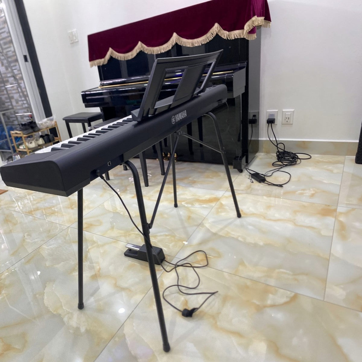 Đàn piano điện Yamaha NP35 màu đen với 76 phím, thiết kế gọn nhẹ tại showroom TÂN NHẠC CỤ