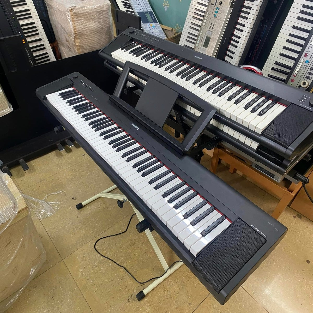 Đàn piano điện Yamaha NP35 màu đen với 76 phím tại showroom TÂN NHẠC CỤ, thiết kế gọn nhẹ hiện đại