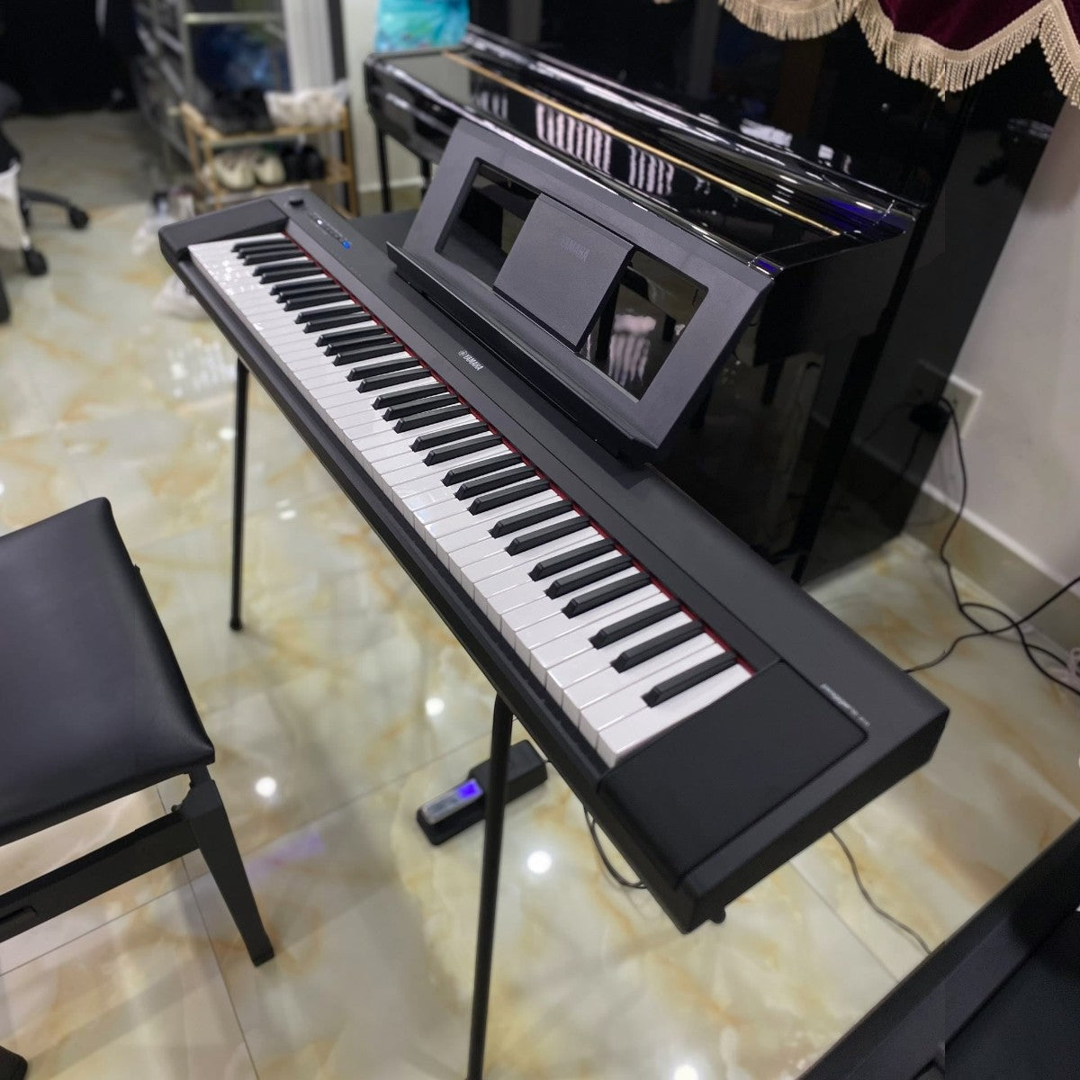 Đàn piano điện Yamaha NP35 màu đen với 76 phím tại showroom TÂN NHẠC CỤ