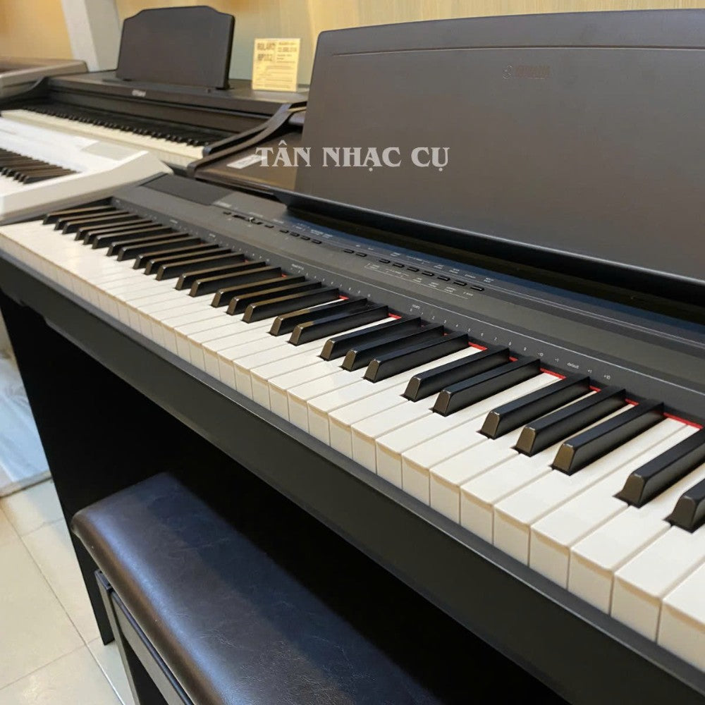 Đàn piano điện Yamaha P105 màu đen tại TÂN NHẠC CỤ, thiết kế portable 88 phím búa đàn GHS chuyên nghiệp.