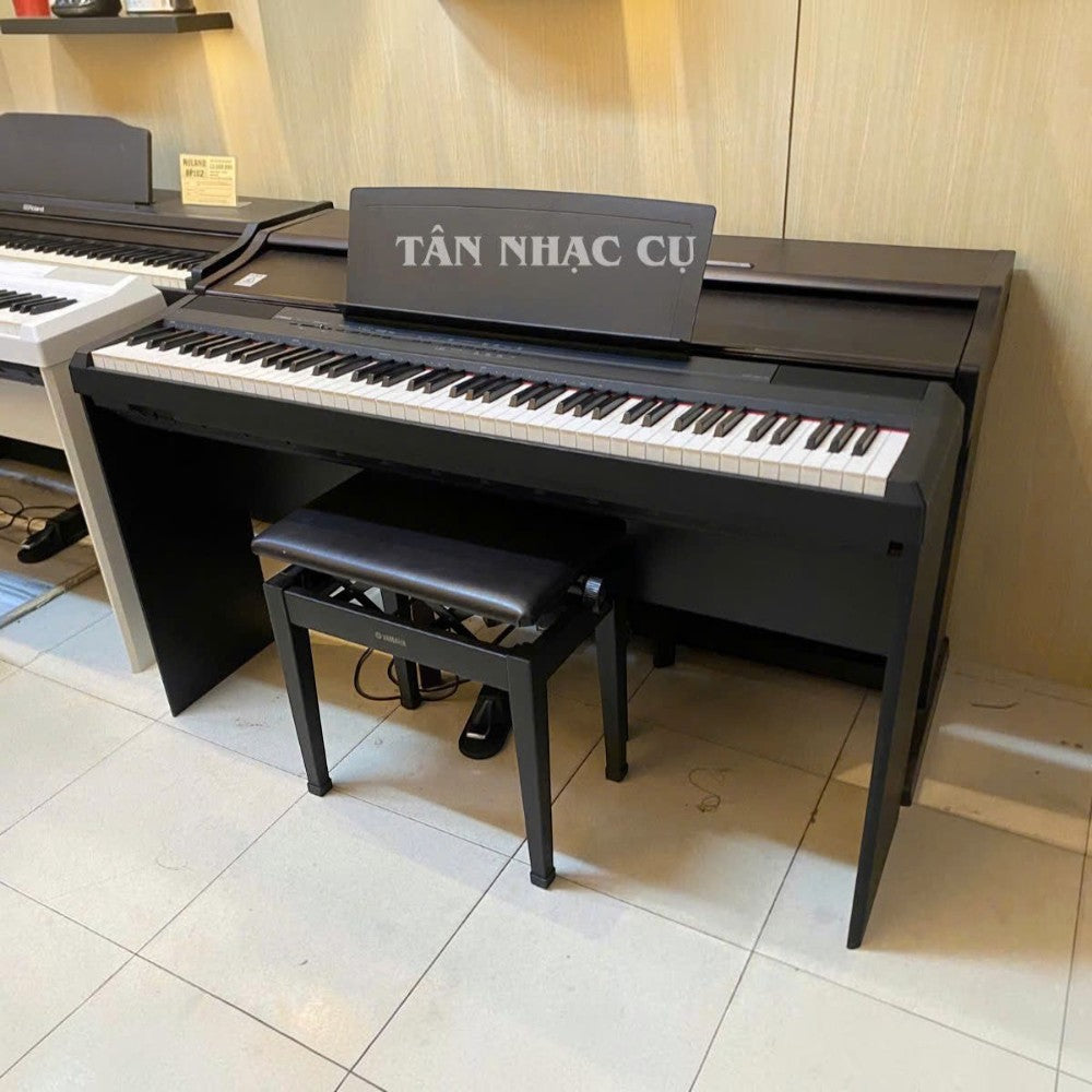 Đàn piano điện Yamaha P105 màu đen tại showroom TÂN NHẠC CỤ, thiết kế portable 88 phím GHS kèm ghế đàn