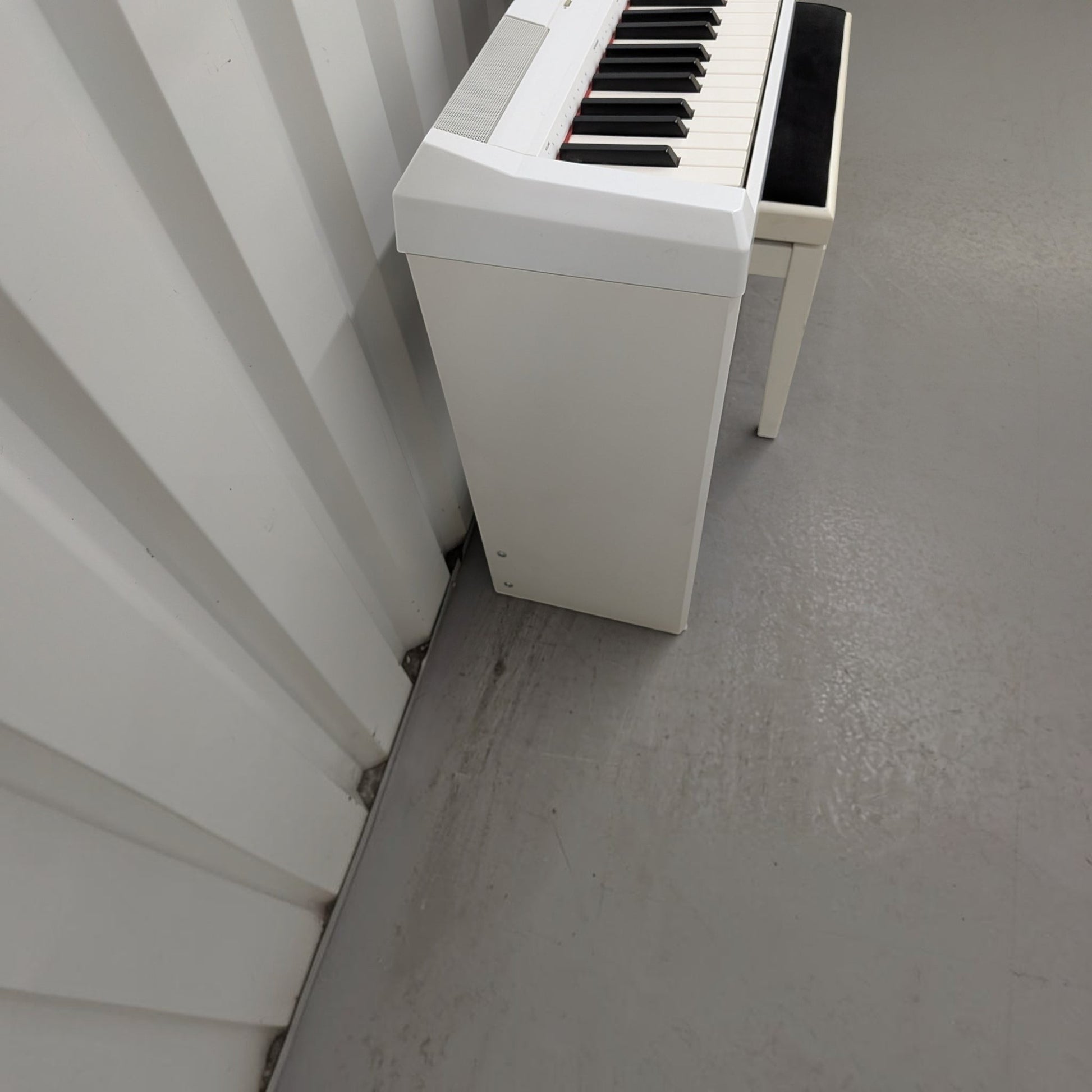 Đàn piano điện Yamaha P-115 màu trắng tại TÂN NHẠC CỤ, thiết kế gọn nhẹ với bàn phím GHS