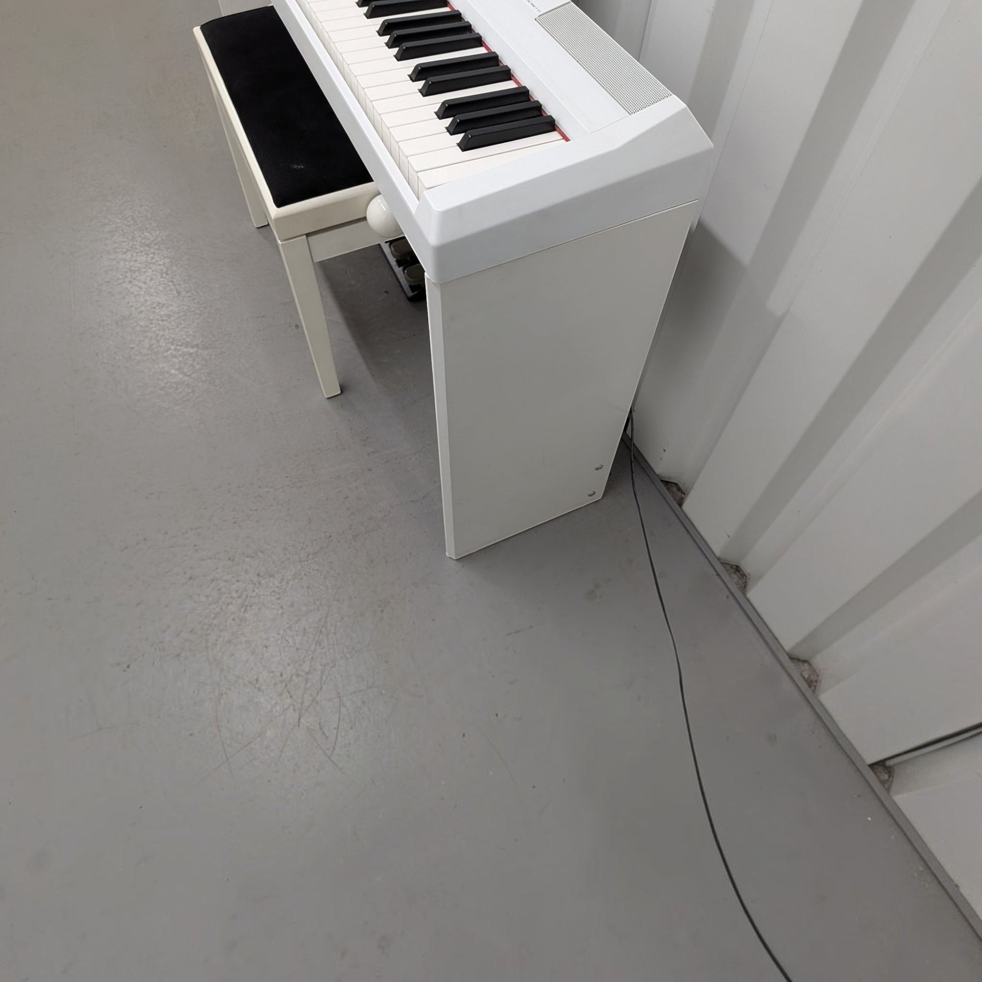 Đàn piano điện Yamaha P-115 màu trắng tại TÂN NHẠC CỤ với thiết kế gọn nhẹ và bàn phím 88 phím GHS