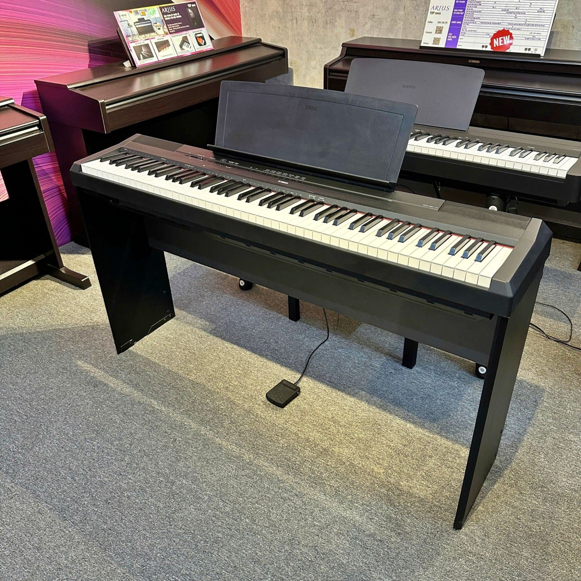Đàn piano điện Yamaha P-115 màu đen tại showroom TÂN NHẠC CỤ, thiết kế gọn nhẹ với 88 phím GHS và giá để nhạc