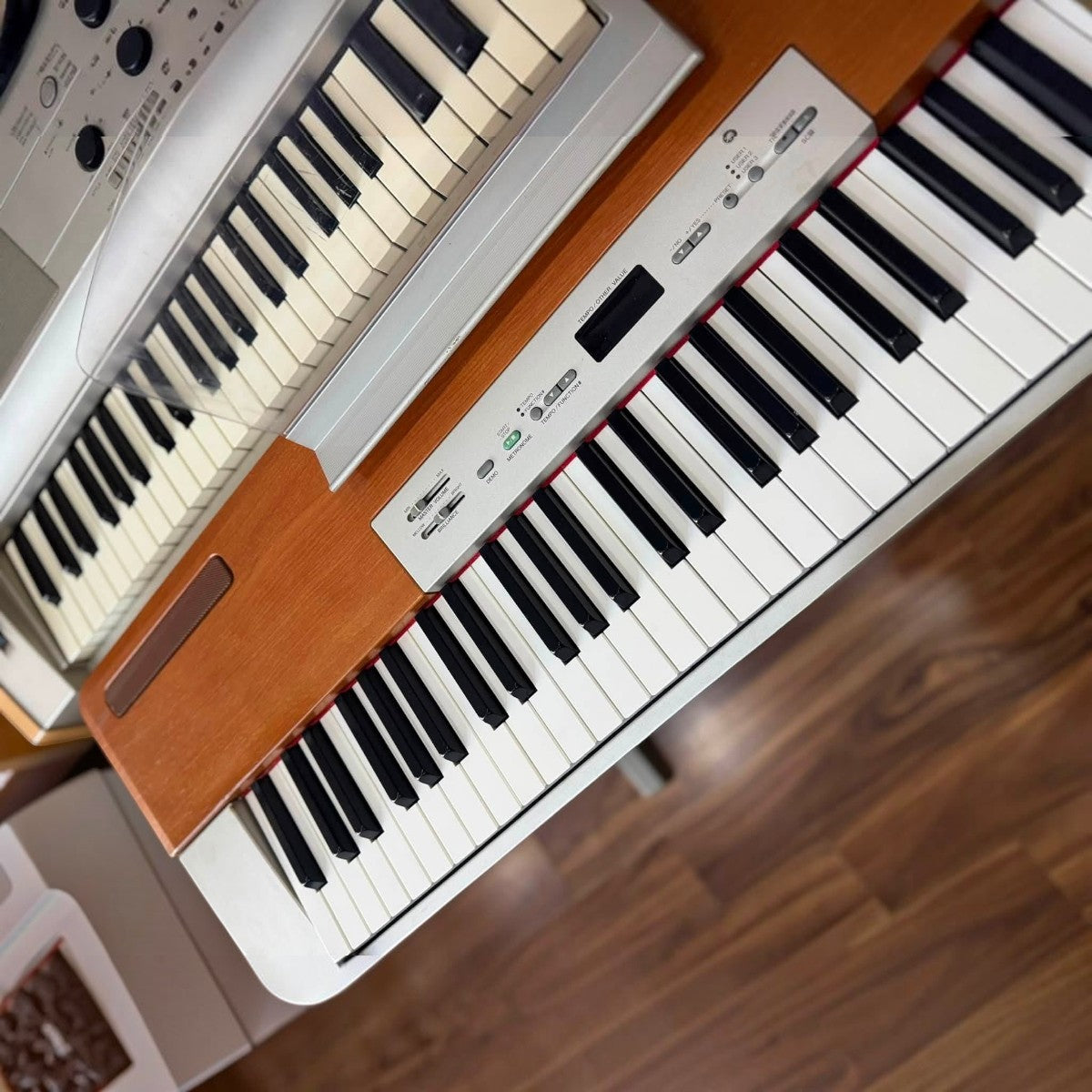 Đàn piano điện TÂN NHẠC CỤ Yamaha P120S màu bạc với thiết kế 88 phím búa GH chuyên nghiệp