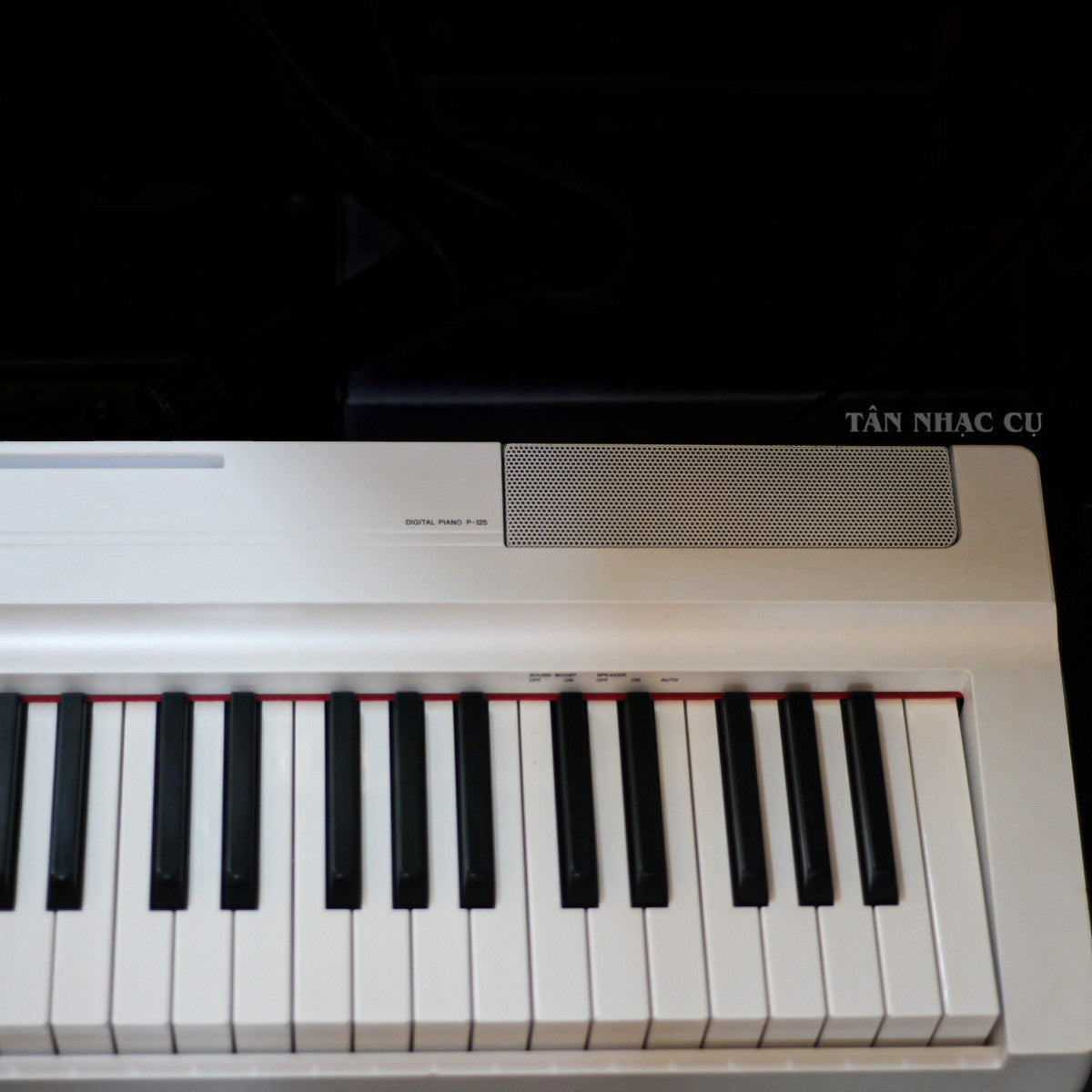 Đàn piano điện Yamaha P125 màu trắng tại TÂN NHẠC CỤ với thiết kế gọn nhẹ và bàn phím 88 phím búa GHS