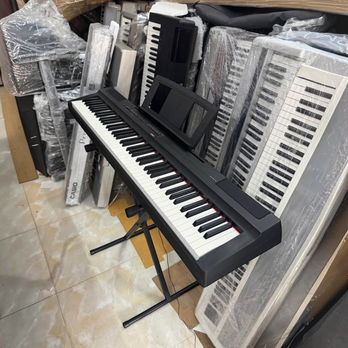 Đàn piano điện Yamaha P125 màu đen tại showroom TÂN NHẠC CỤ, thiết kế gọn nhẹ với 88 phím búa GHS