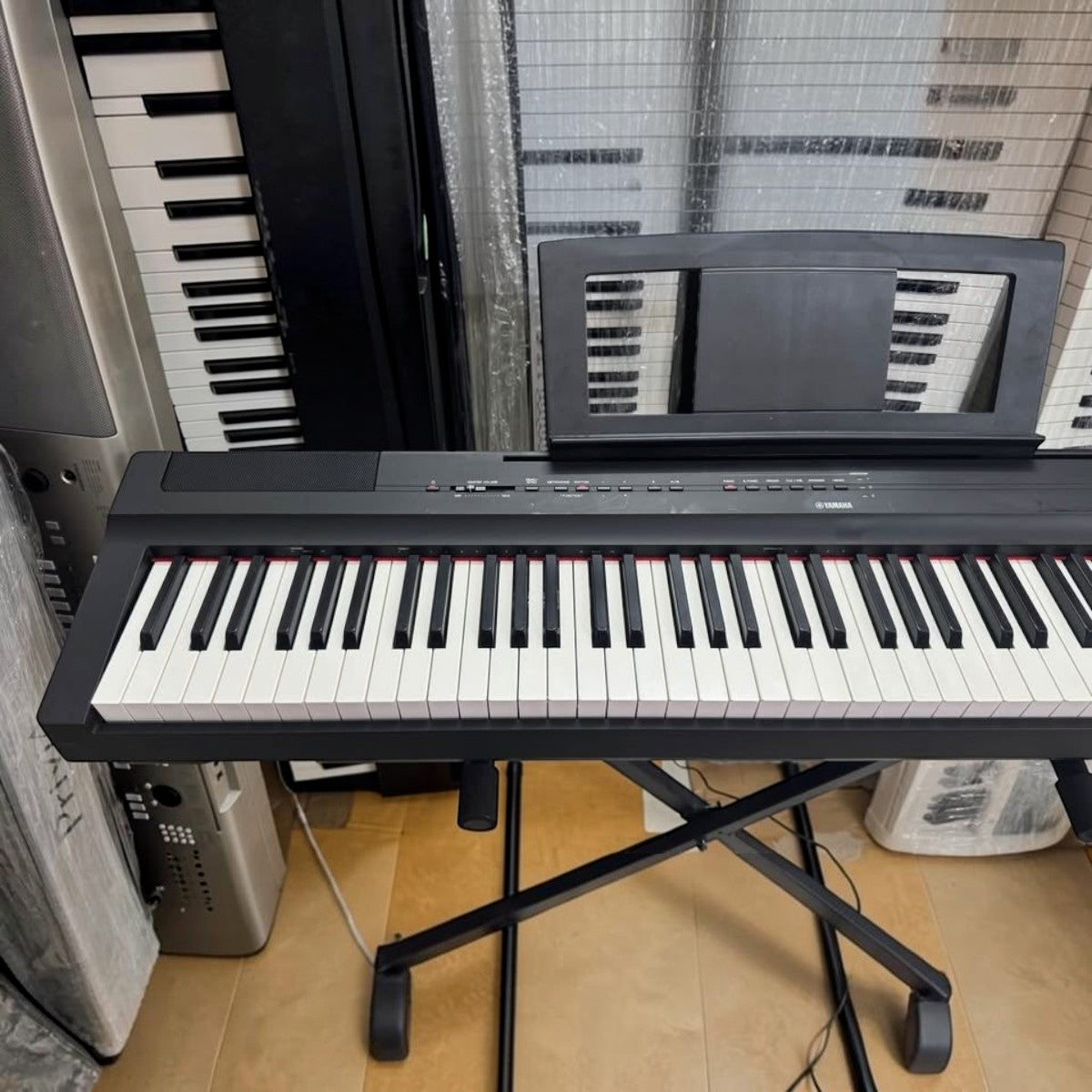 Đàn piano điện Yamaha P125 màu đen tại showroom TÂN NHẠC CỤ, thiết kế gọn nhẹ với 88 phím búa GHS
