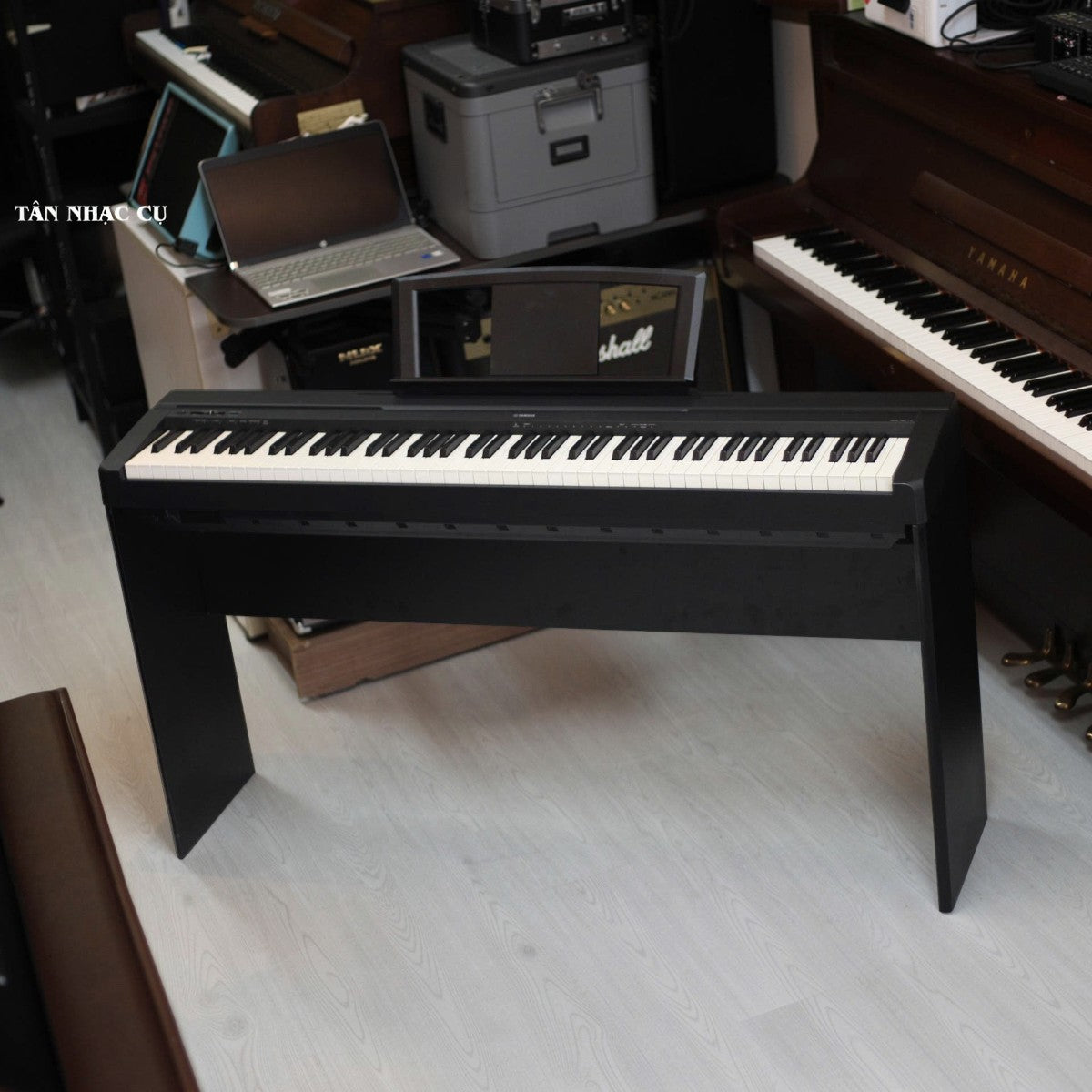 Đàn piano điện Yamaha P45 cũ màu đen tại Tân Nhạc Cụ, thiết kế 88 phím GHS nhỏ gọn cho người mới bắt đầu.