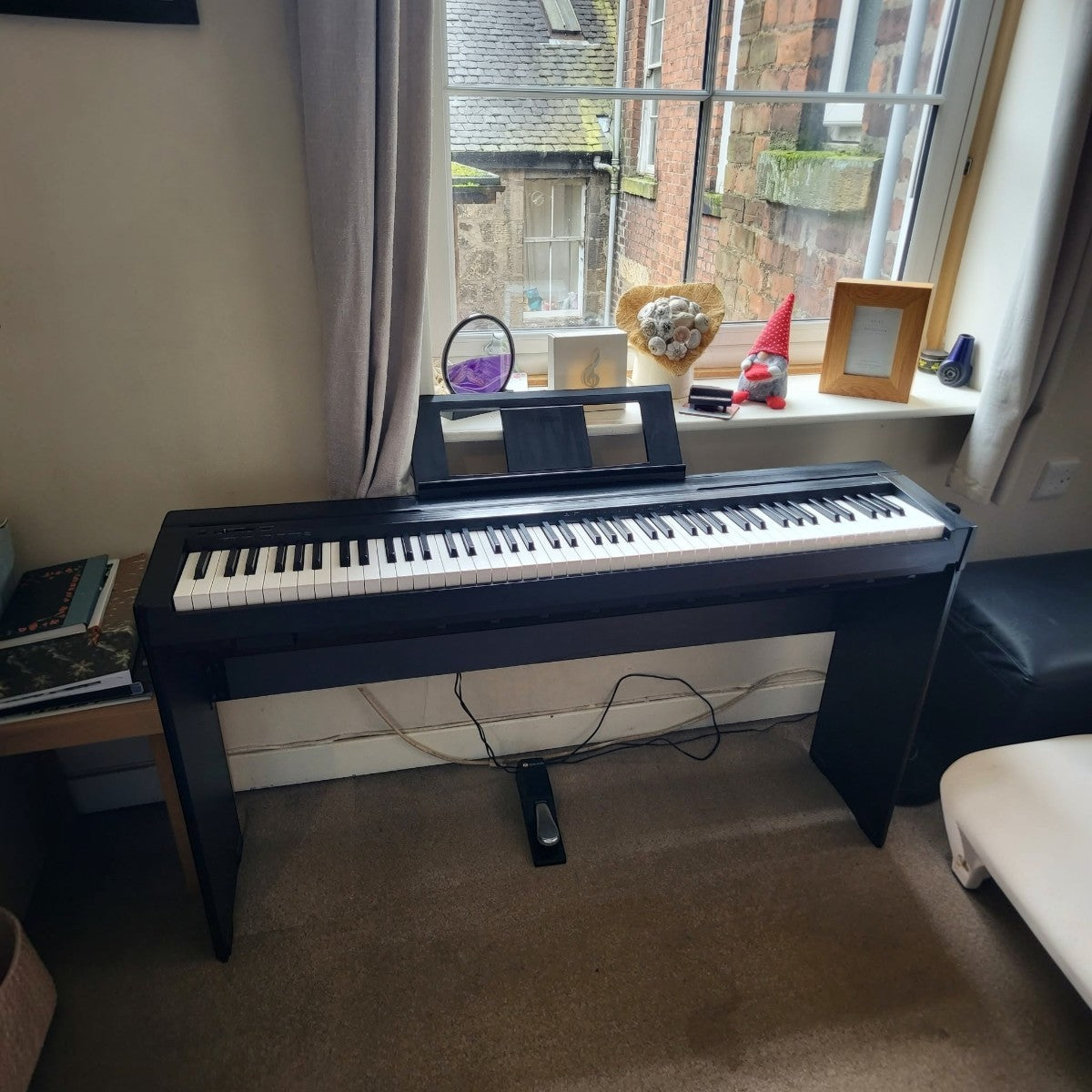 Đàn piano điện Yamaha P-45 màu đen tại TÂN NHẠC CỤ, thiết kế 88 phím búa GHS nhỏ gọn cho người mới học