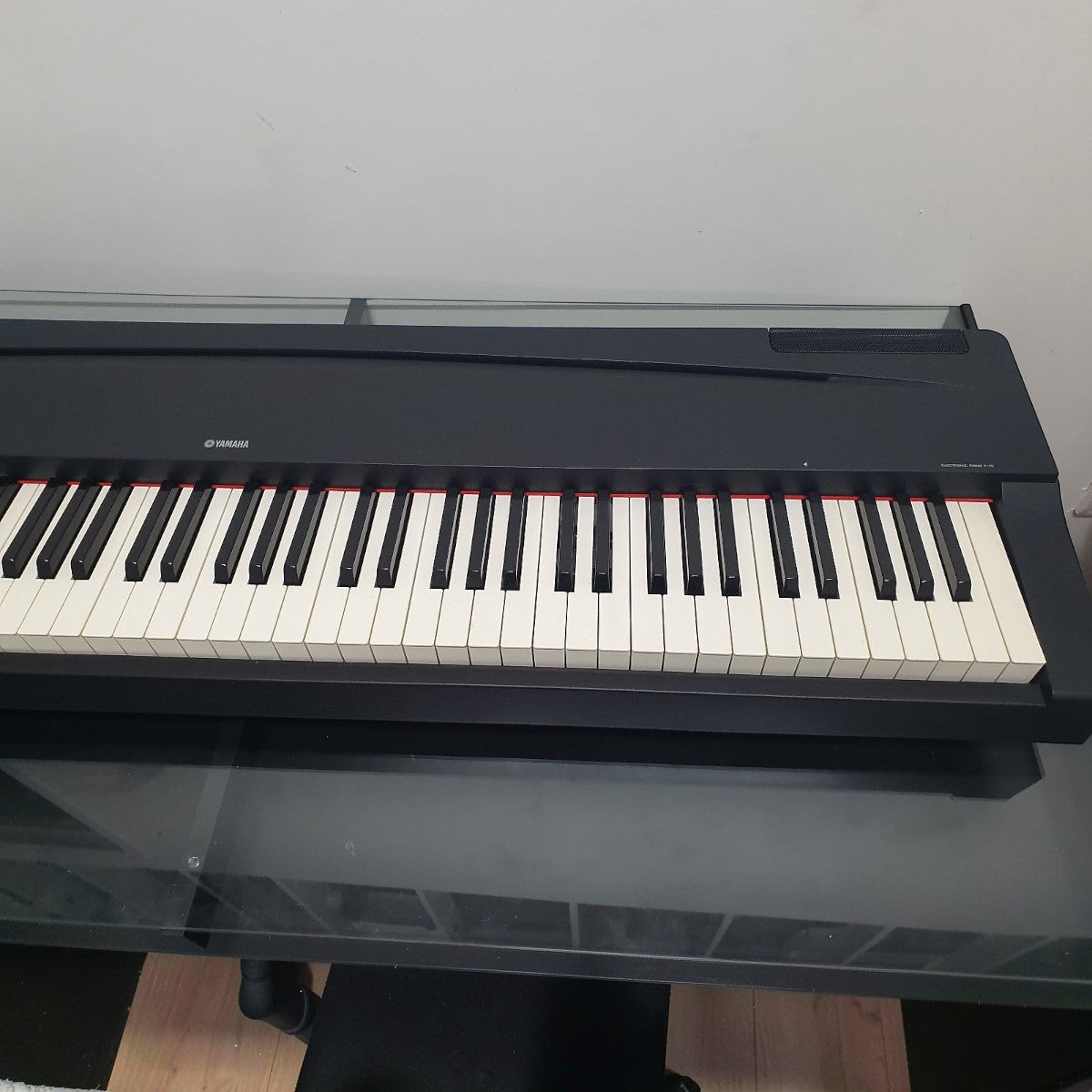 Đàn piano điện Yamaha P70 màu đen với 88 phím búa GHS tại TÂN NHẠC CỤ