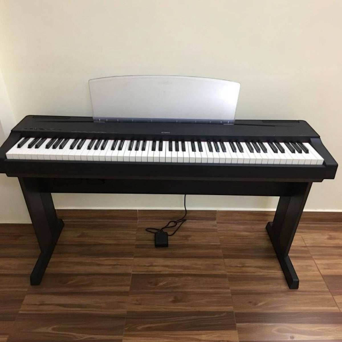 Đàn piano điện Yamaha P70 màu đen với 88 phím búa GHS tại TÂN NHẠC CỤ