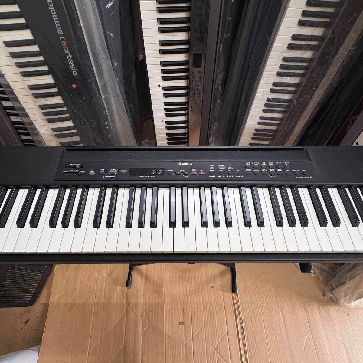 Đàn piano điện Yamaha P80 màu đen với bàn phím búa GH tại cửa hàng TÂN NHẠC CỤ