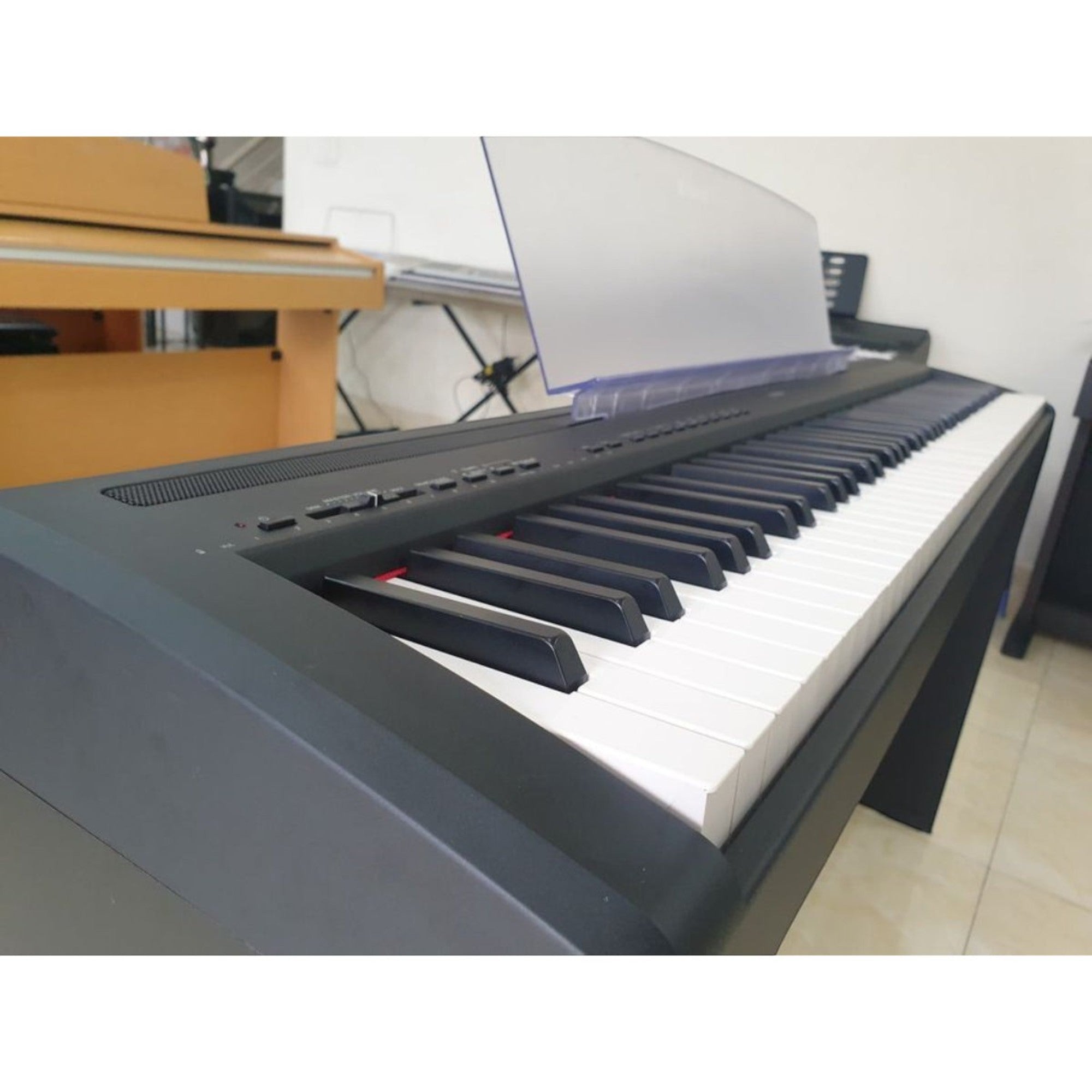 Đàn piano điện Yamaha P95 màu đen tại TÂN NHẠC CỤ với bàn phím búa GHS 88 phím thiết kế gọn nhẹ