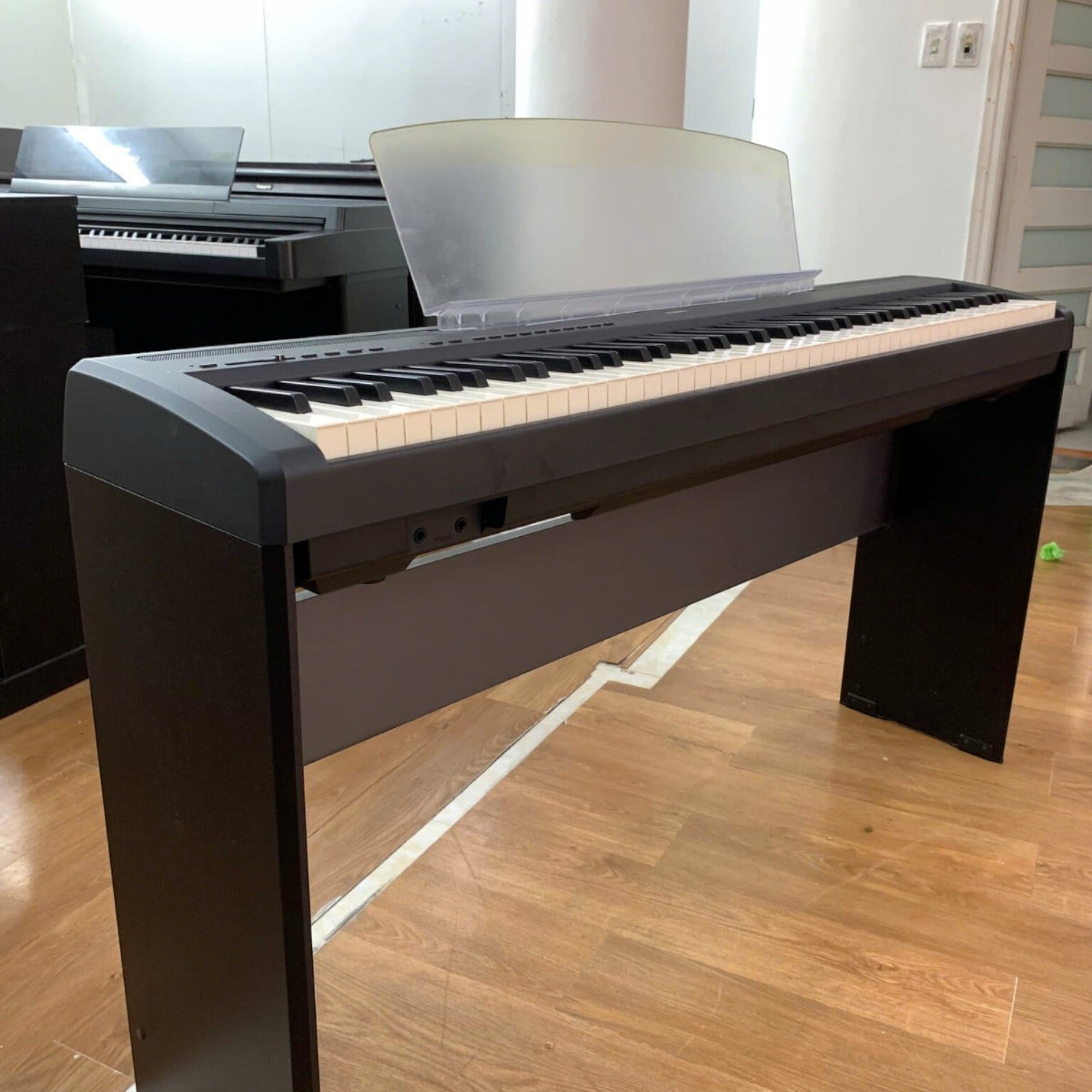 Đàn piano điện Yamaha P95 màu đen với bàn phím búa GHS tại showroom TÂN NHẠC CỤ