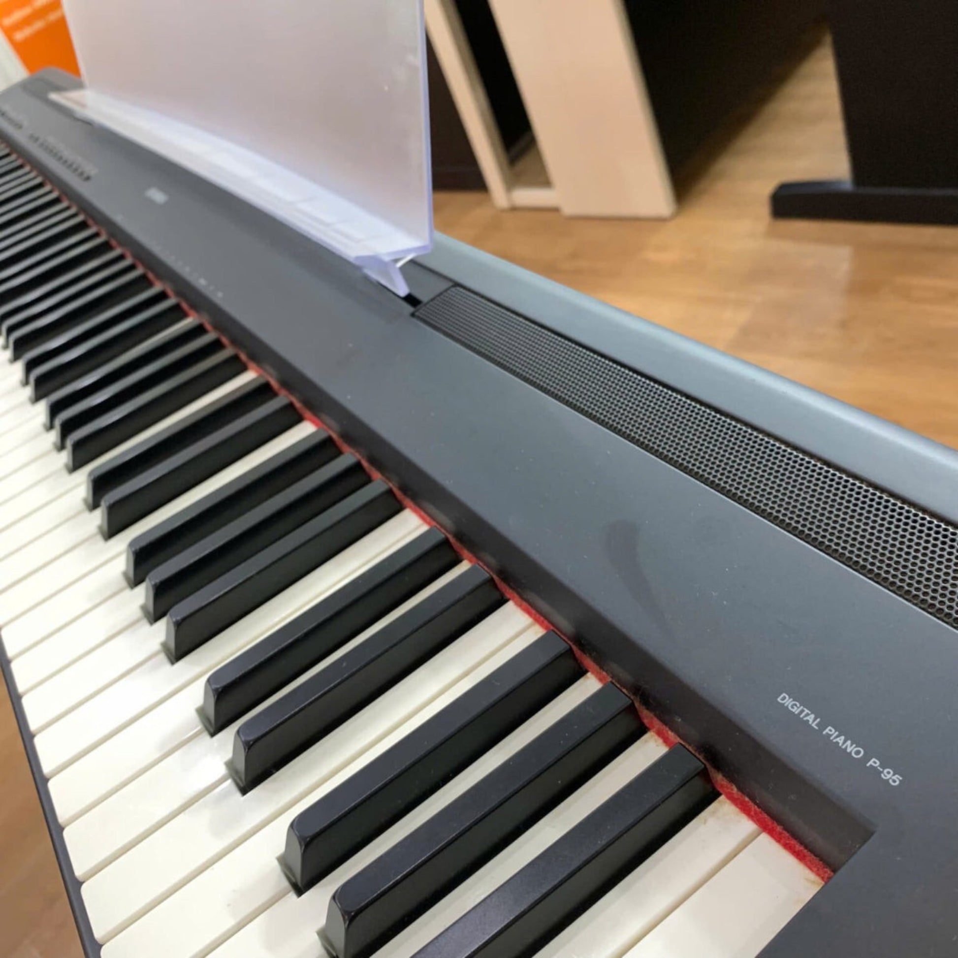 Đàn piano điện Yamaha P95 màu đen với bàn phím GHS tại TÂN NHẠC CỤ