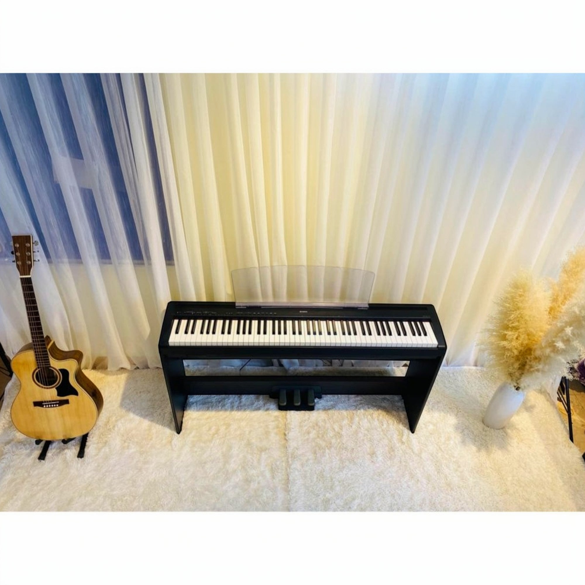 Đàn piano điện Yamaha P95 màu đen tại Tân Nhạc Cụ, thiết kế gọn nhẹ với bàn phím búa GHS 88 phím cho người mới học
