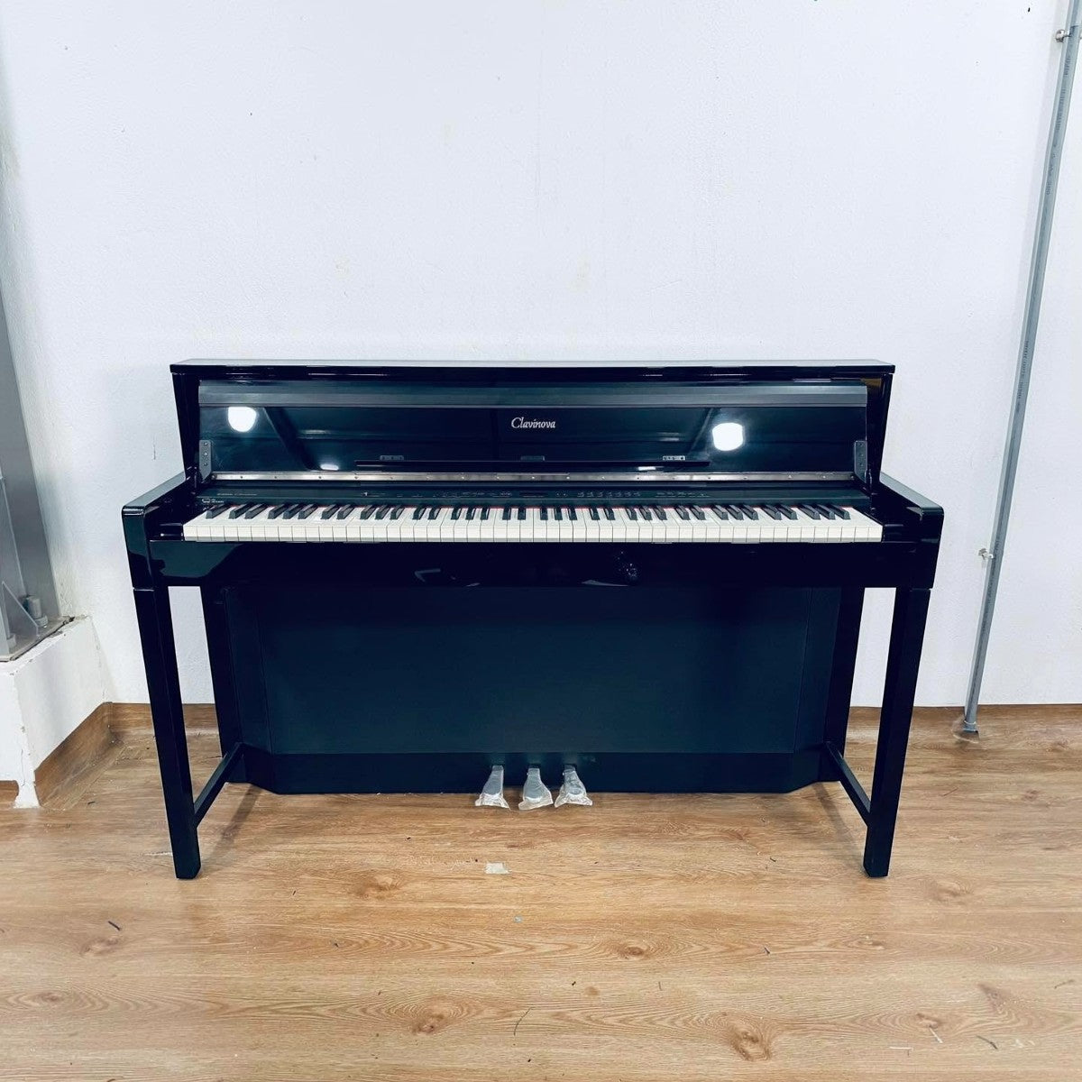 Đàn piano điện Yamaha SCLP-308 PE màu đen bóng với thiết kế slim sang trọng tại TÂN NHẠC CỤ