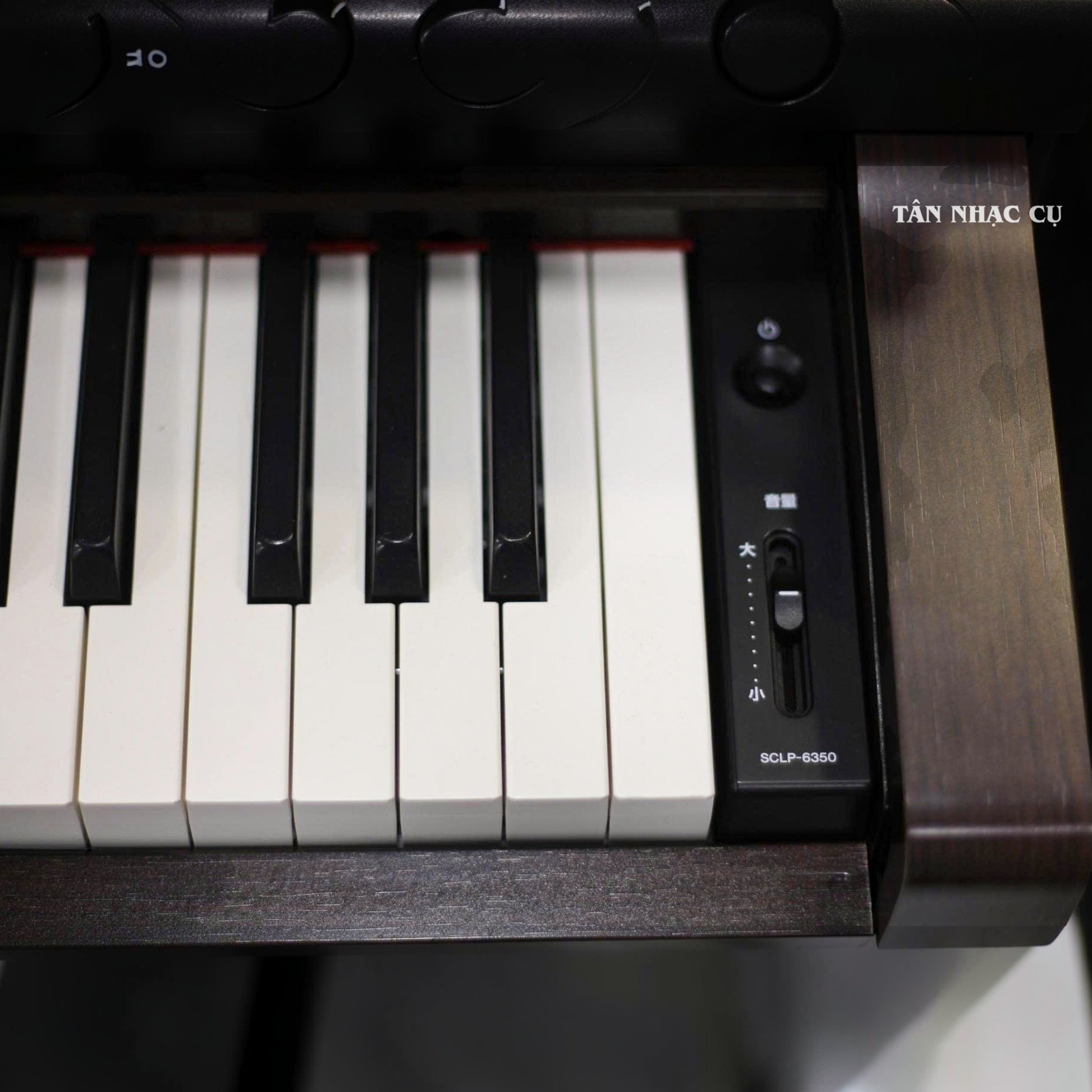 Bàn phím đàn piano điện Yamaha SCLP6350 màu nâu gỗ sang trọng tại TÂN NHẠC CỤ với thiết kế phím GH3X chân thực