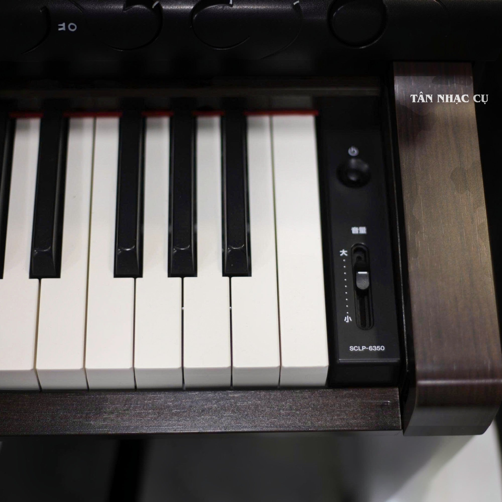 Bàn phím đàn piano điện Yamaha SCLP6350 màu nâu gỗ sang trọng tại TÂN NHẠC CỤ với thiết kế phím GH3X chân thực