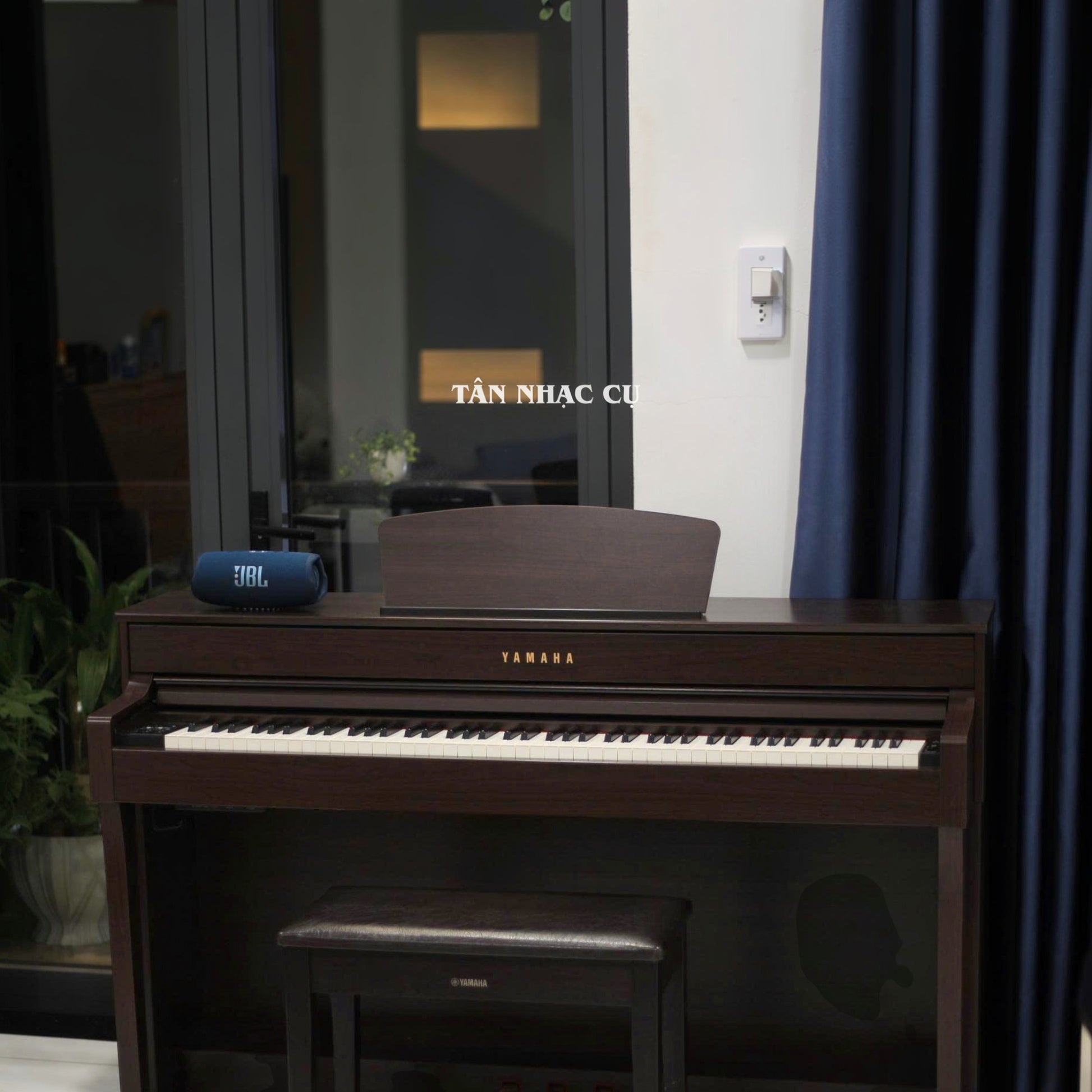 Đàn piano điện Yamaha SCLP6350 màu nâu gỗ sang trọng tại cửa hàng TÂN NHẠC CỤ